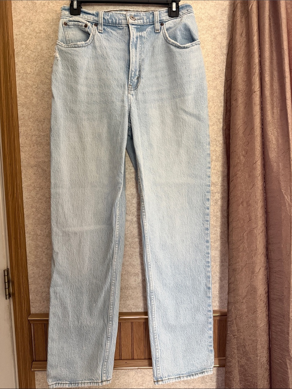 Abercrombie & Fitch Light Wash Straight Leg Jeans Size 29